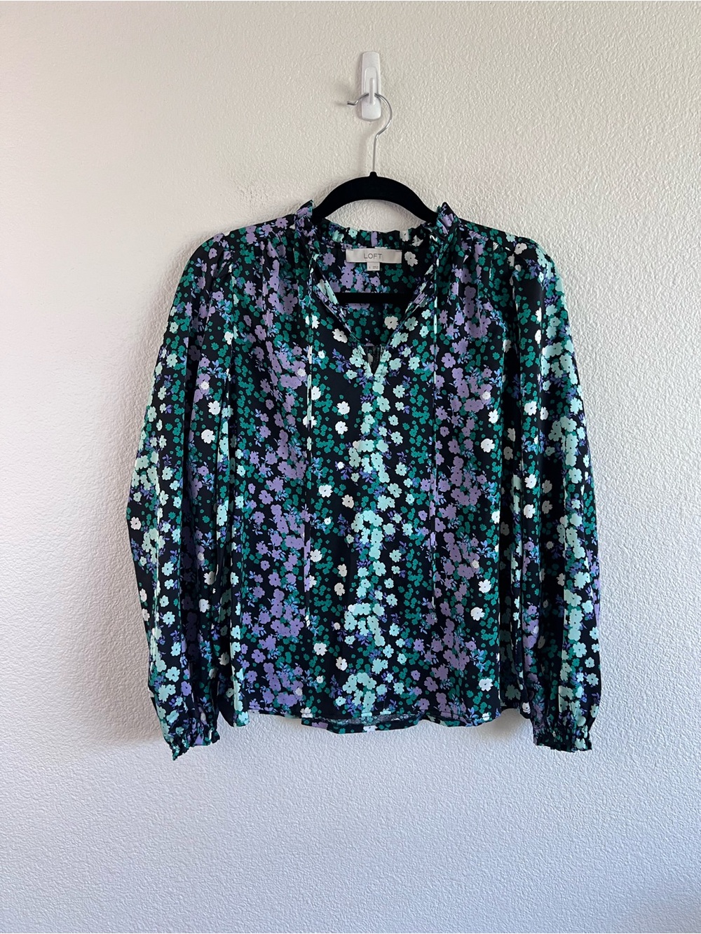 LOFT Women's Black Green Lilac Ditsy Floral Print Tie-Neck Detail Blouse